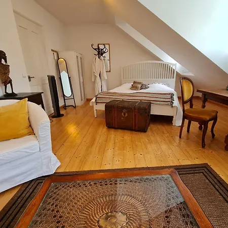 Bed & Breakfast Blues & Chutney 3*